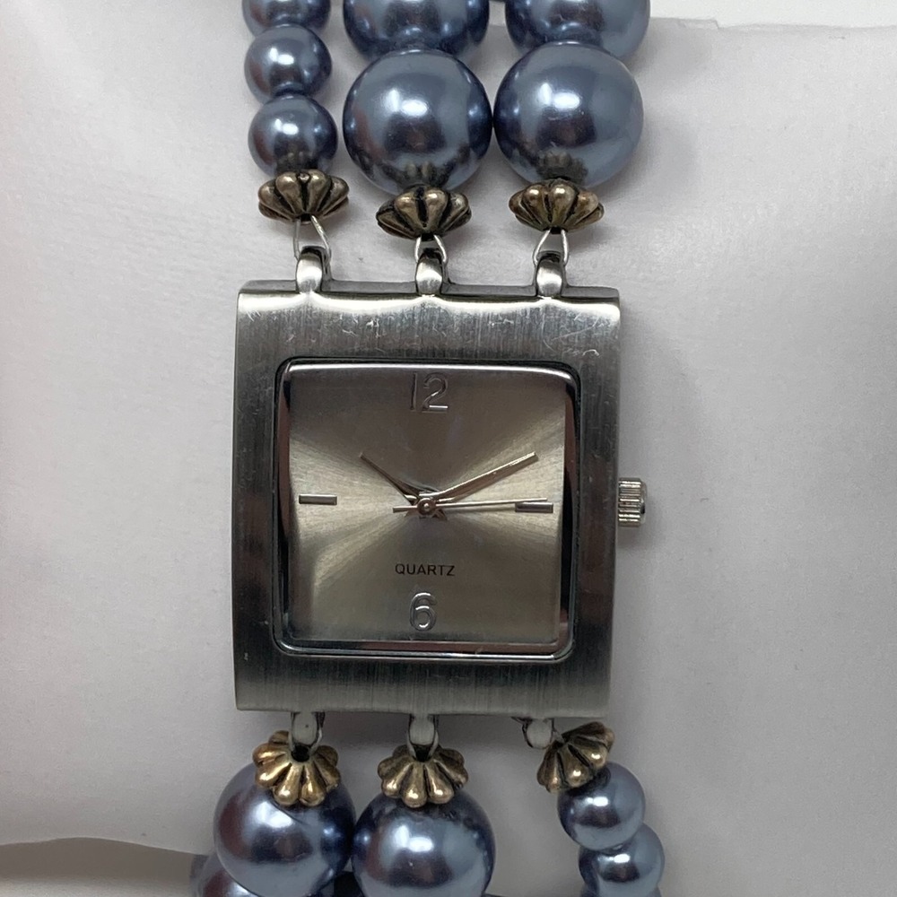 Women's Watch Faux Pearl 26mm Silver Tone Gray Brushed Square New Battery 7"